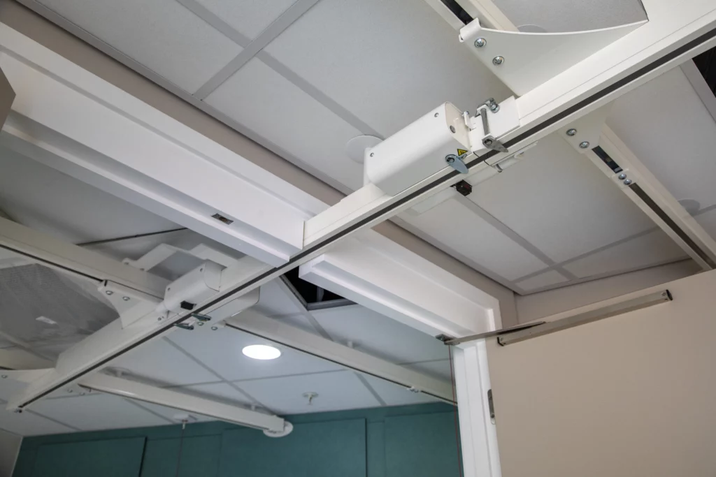 Ceiling Hoist VS Mobile Hoist