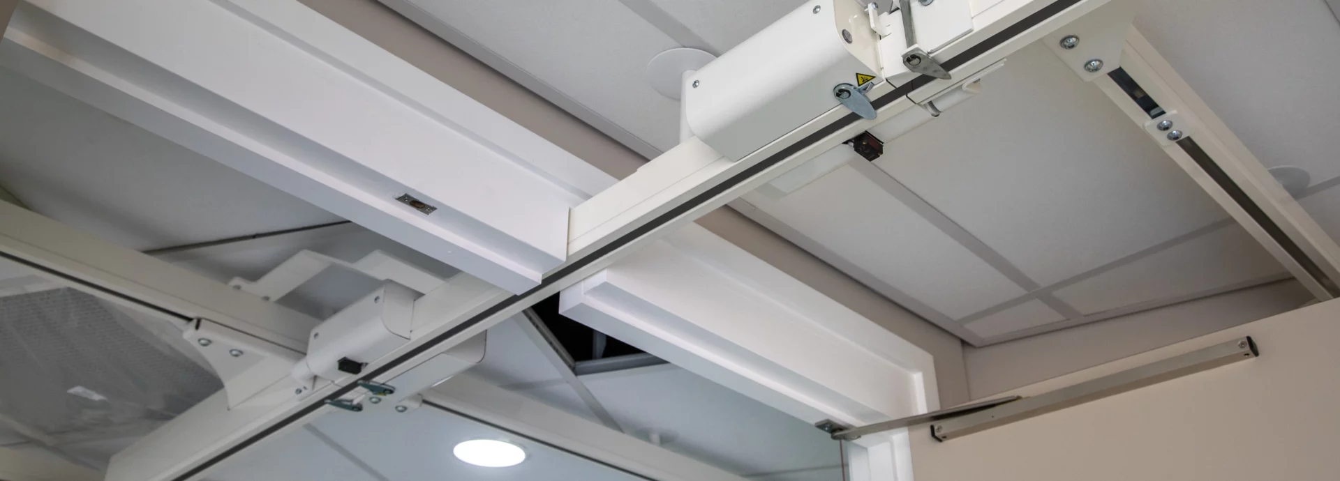 Ceiling Hoist vs Mobile Hoist: Which is more efficient?