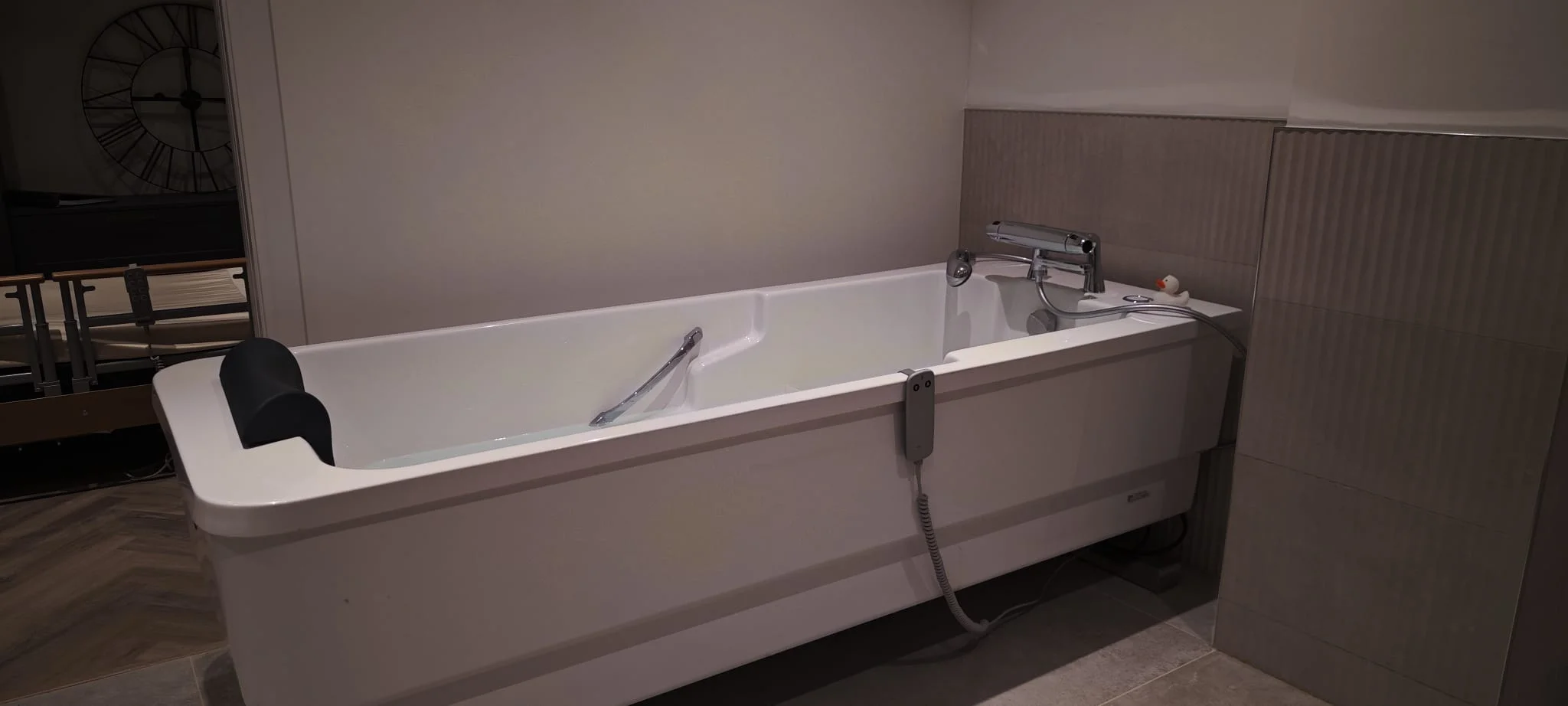 TR Comfortline Accessible Bathtub